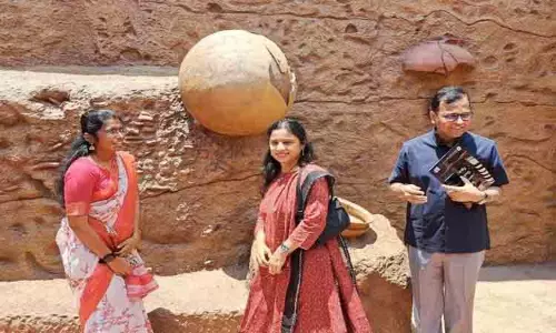 கீழடி அருங்காட்சியகத்தை கென்யா நாட்டு மந்திரி பார்வையிட்டார் கீழடி அருங்காட்சியகத்தை கென்யா நாட்டு மந்திரி பார்வையிட்டார்