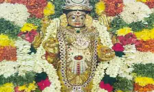 தாயமங்கலம் முத்துமாரியம்மன் கோவில் திருவிழா:மின் அலங்காரத்தில் தேரோட்டம் தாயமங்கலம் முத்துமாரியம்மன் கோவில் திருவிழா:மின் அலங்காரத்தில் தேரோட்டம்