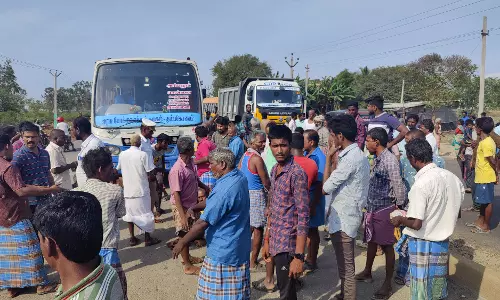 சாலை விபத்தில் முதியவர் பலி; பொதுமக்கள்  மறியல்