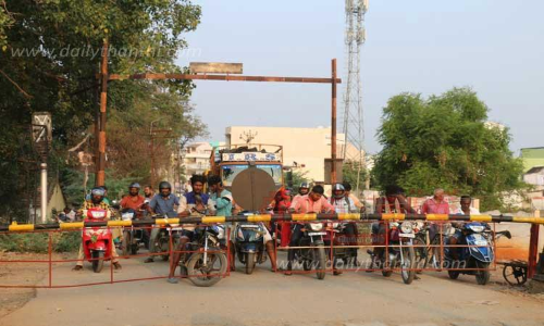 நெல்லை சந்திப்பு மீனாட்சிபுரம்ரெயில்வே கேட்டில் மேம்பாலம் அமைக்கப்படுமா?; பொதுமக்கள் எதிர்பார்ப்பு