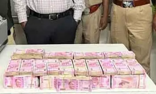 உரிய ஆவணங்கள் இன்றி எடுத்து வந்த ரூ.16 லட்சம் பொருட்கள், பணம் பறிமுதல்