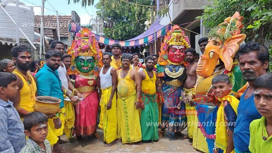 காளியம்மன் வீதி உலா காளியம்மன் வீதி உலா