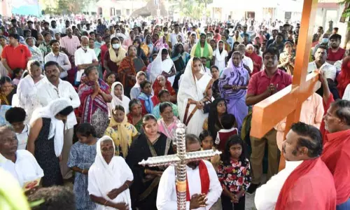 புனித வெள்ளியையொட்டி கிறிஸ்தவ தேவாலயங்களில் சிறப்பு பிரார்த்தனை