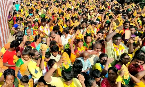 பால்குடம் ஊர்வலம்