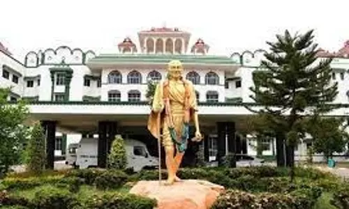 கோவில் ஊழியர்களுக்கும் சட்டப்படி சம்பளம் வழங்க வேண்டும்-மதுரை ஐகோர்ட்டு உத்தரவு