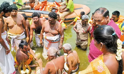 காஞ்சீபுரம் ஏகாம்பரநாதர் கோவிலில் தீர்த்தவாரி திருவிழா