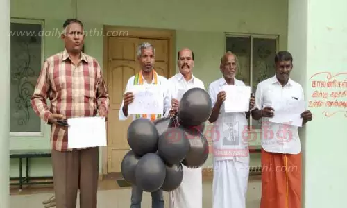 கருப்பு பலூன்கள் பறக்கவிட முயன்ற காங்கிரசார் கைது