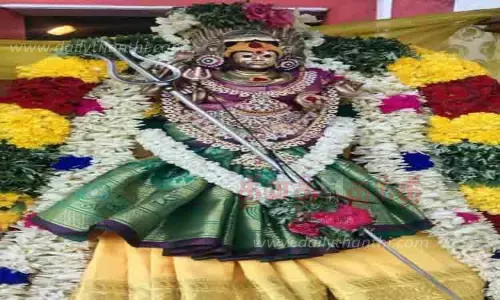 சிறப்பு அலங்காரத்தில் அருள்பாலித்த காட்சி சிறப்பு அலங்காரத்தில் அருள்பாலித்த காட்சி