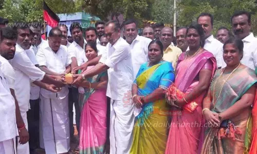 ரூ.75 லட்சத்தில் புதிய மேல்நிலை நீர்த்தேக்க தொட்டி; ஞானதிரவியம் எம்.பி. அடிக்கல் நாட்டினார்