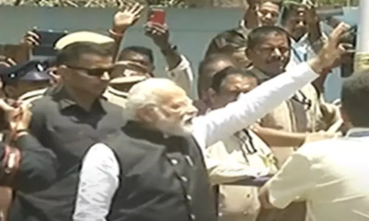 முதுமலை பயணத்தை முடித்துக்கொண்டு மைசூரு புறப்பட்டார் பிரதமர் மோடி...! முதுமலை பயணத்தை முடித்துக்கொண்டு மைசூரு புறப்பட்டார் பிரதமர் மோடி...!