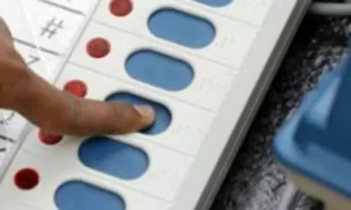 சிறிய மாவட்டமான குடகை கைப்பற்ற போவது யார்?