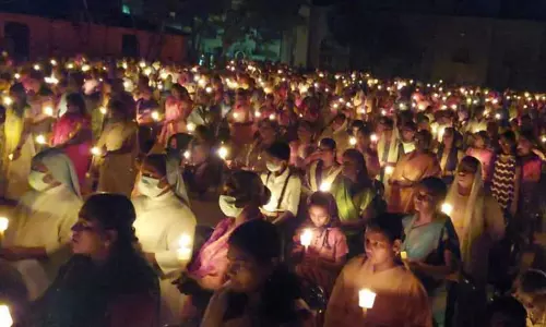 ஈஸ்டர் பண்டிகையையொட்டி தேவாலயங்களில் சிறப்பு பிரார்த்தனைஏராளமான கிறிஸ்தவர்கள் பங்கேற்பு ஈஸ்டர் பண்டிகையையொட்டி தேவாலயங்களில் சிறப்பு பிரார்த்தனைஏராளமான கிறிஸ்தவர்கள் பங்கேற்பு