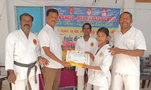 கராத்தே போட்டியில் வெற்றி பெற்ற மாணவர்களுக்கு சான்றிதழ்