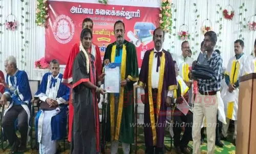 கலைக் கல்லூரியில் பட்டமளிப்பு விழா