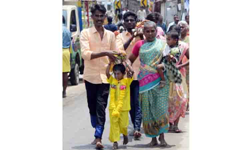 நார்த்தாமலை முத்துமாரியம்மன் கோவிலில் பால்குடம், பறவைக்காவடி எடுத்து பக்தர்கள் நேர்த்திக்கடன்