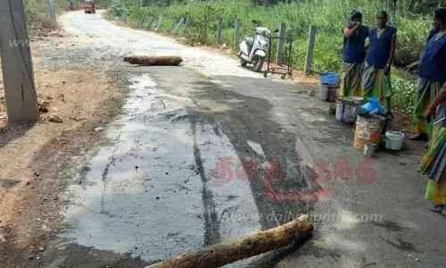 கவனிப்பாரற்ற சாலை...களத்தில் இறங்கிய பொதுமக்கள்...