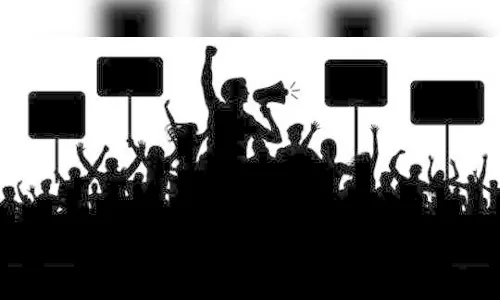 சம்பளம் வழங்கப்படாததை கண்டித்துசங்கராபுரத்தில், சுகாதார பணியாளர்கள் திடீர் வேலை நிறுத்தம் சம்பளம் வழங்கப்படாததை கண்டித்துசங்கராபுரத்தில், சுகாதார பணியாளர்கள் திடீர் வேலை நிறுத்தம்