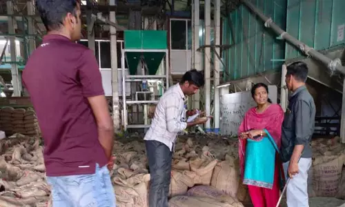 நெல் அரவை ஆலைகளில் போலீஸ் சூப்பிரண்டு ஆய்வு