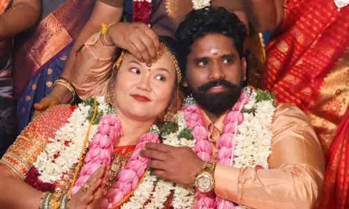 தேசம் கடந்து மலர்ந்த காதல்: சீன பெண்ணை கரம் பிடித்த கடலூர் வாலிபர் தமிழ் கலாசார முறைப்படி திருமணம் நடைபெற்றது