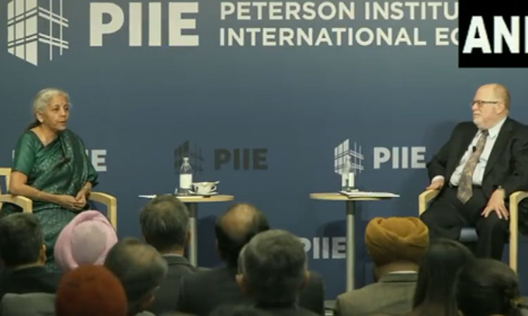 இந்தியாவில் உள்ள முஸ்லிம்கள் பாகிஸ்தானை விட நன்றாக உள்ளனர்:  அமெரிக்காவில் மத்திய நிதி மந்திரி பேச்சு