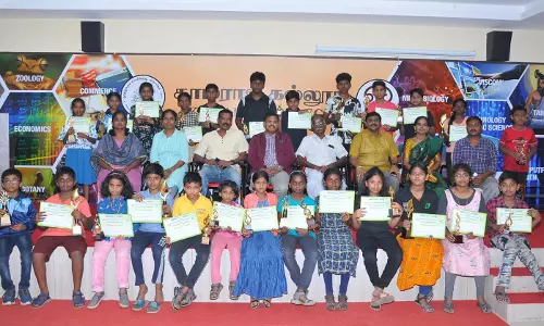 மாவட்ட அளவிலான சதுரங்க போட்டி:வெற்றி பெற்ற மாணவ, மாணவிகளுக்கு பரிசு மாவட்ட அளவிலான சதுரங்க போட்டி:வெற்றி பெற்ற மாணவ, மாணவிகளுக்கு பரிசு