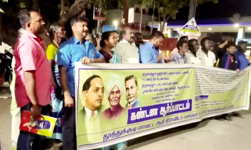 திருச்செந்தூரில்ஆதிதிராவிடர் பறையர் சமுதாயத்தினர் ஆர்ப்பாட்டம்