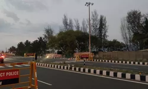 கூடலூர் மந்தை வாய்க்கால் பாலம் பகுதியில்காட்சி பொருளான உயர்கோபுர மின்விளக்குபயன்பாட்டுக்கு வருமா? வாகன ஓட்டிகள் எதிர்பார்ப்பு