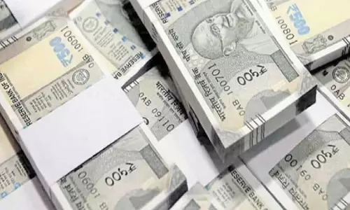 ரூ.3½ லட்சம் மோசடி; ஊழியர் மீது வழக்கு ரூ.3½ லட்சம் மோசடி; ஊழியர் மீது வழக்கு