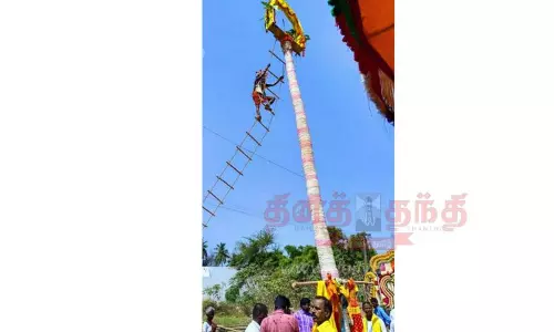 திரவுபதியம்மன் கோவிலில் அர்ஜூனன் தபசு நிகழ்ச்சி திரவுபதியம்மன் கோவிலில் அர்ஜூனன் தபசு நிகழ்ச்சி