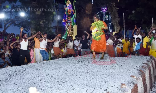 ராஜபாளையம் அருகே பூக்குழி திருவிழா ராஜபாளையம் அருகே பூக்குழி திருவிழா