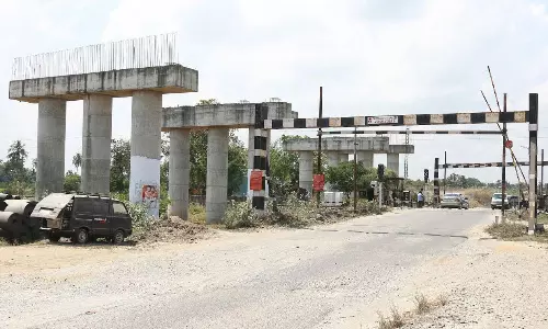 கிடப்பில் போடப்பட்ட மேம்பால பணிகள்