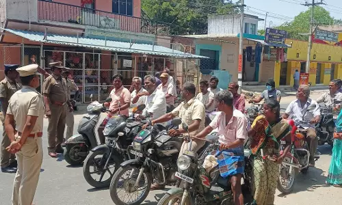 போதைப்பொருள் குறித்து விழிப்புணர்வு ஏற்படுத்திய போலீசார் போதைப்பொருள் குறித்து விழிப்புணர்வு ஏற்படுத்திய போலீசார்