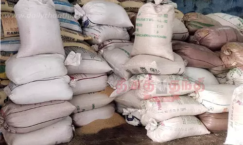 குடோனில் பதுக்கி வைக்கப்பட்ட3 டன் ரேஷன்அரிசி பறிமுதல்