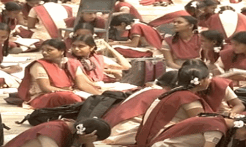 படிப்பைத் தொடரும் பெண் பிள்ளைகளின் எண்ணிக்கை சரிவு... மத்திய அரசு வெளியிட்ட அதிர்ச்சி தகவல்