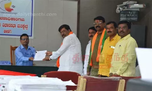 கர்நாடக சட்டசபை தேர்தல்: வேட்பு மனு தாக்கல் தொடங்கிய முதல் நாளிலேயே 221 பேர் மனு