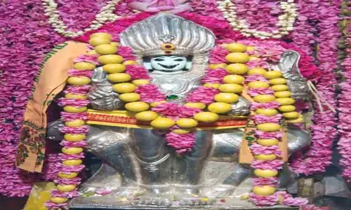 வெள்ளிக்கவச அலங்காரம்