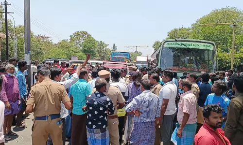 வாலிபர் கொலை வழக்கில்அனைவரையும் கைது செய்யக்கோரிஉறவினர்கள் மறியல்