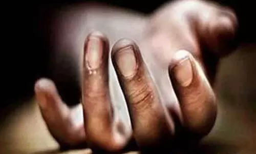 சரக்கு வாகனத்தின் மீது மோதல்; மோட்டார் சைக்கிளில் சென்றவர் பலி