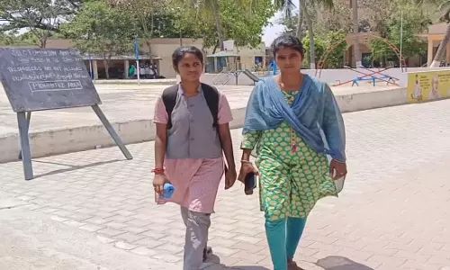 தந்தை இறந்த நிலையிலும் எஸ்.எஸ்.எல்.சி. தேர்வு எழுதிய மாணவி