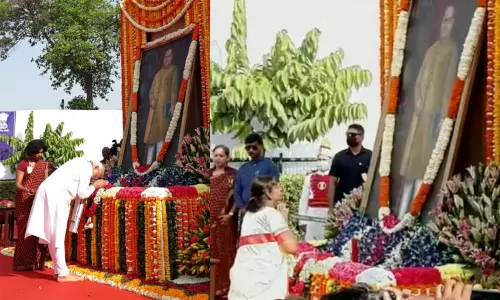 133-வது பிறந்தநாள்: அம்பேத்கர் சிலைக்கு ஜனாதிபதி, பிரதமர் மோடி மரியாதை..! 133-வது பிறந்தநாள்: அம்பேத்கர் சிலைக்கு ஜனாதிபதி, பிரதமர் மோடி மரியாதை..!