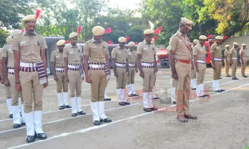 பணியின்போது உயிர் நீத்த தீயணைப்பு வீரர்களுக்கு அஞ்சலி பணியின்போது உயிர் நீத்த தீயணைப்பு வீரர்களுக்கு அஞ்சலி
