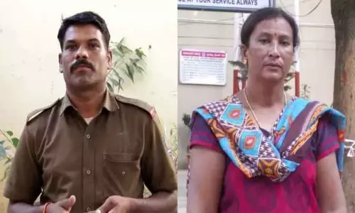 வாக்காளர் அட்டை எடுக்க வந்த கணவரை வீட்டுக்குள் வைத்து பூட்டிய பெண்