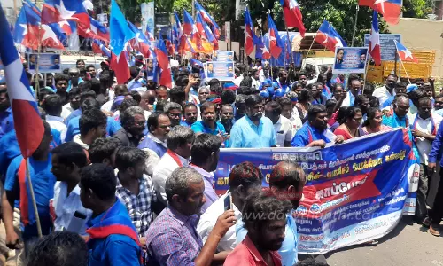 தர்மபுரியில் விடுதலை சிறுத்தைகள் கட்சி சார்பில் ஜனநாயகம் காப்போம் அணிவகுப்பு ஊர்வலம்சமத்துவ நாள் உறுதிமொழி ஏற்பு