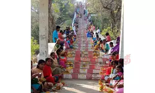 செட்டிகுளம் தண்டாயுதபாணி சுவாமி மலை கோவிலில் படி பூஜை விழா