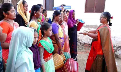 அரசு பள்ளிக்கு சீர்வரிசை பொருட்கள்