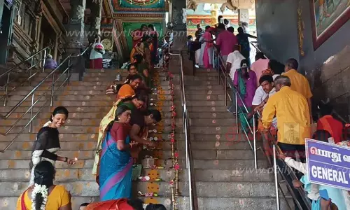 சுவாமிமலை சுவாமிநாதசாமி கோவிலில் படி பூஜை