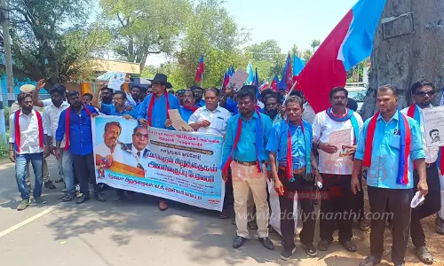 விடுதலை சிறுத்தைகள் கட்சியினர் பேரணி விடுதலை சிறுத்தைகள் கட்சியினர் பேரணி