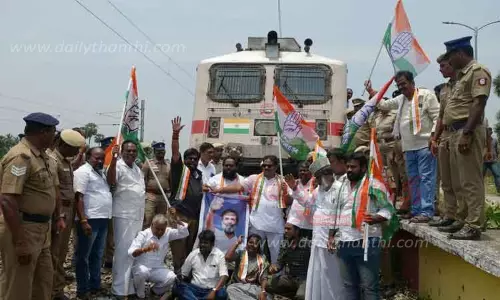 காங்கிரஸ் கட்சியினர் ரெயில் மறியல்; 180 பேர் கைது காங்கிரஸ் கட்சியினர் ரெயில் மறியல்; 180 பேர் கைது