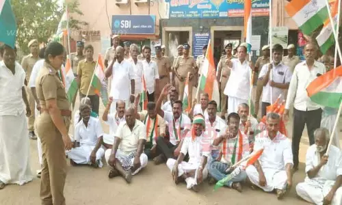 காங்கிரசார் ரெயில் மறியல் முயற்சி; 26 பேர் கைது