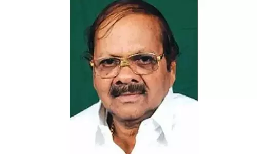 கார் விபத்தில் சிக்கியது; காங்கிரஸ் வேட்பாளர் பாபுராவ் சின்சனசூர் படுகாயம்